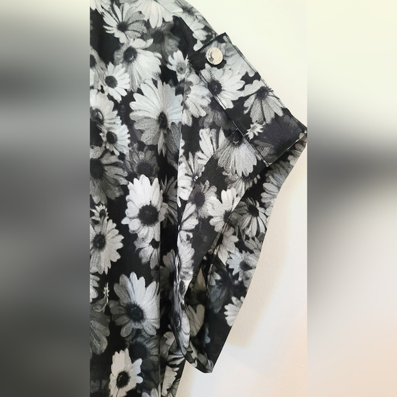 Michael Kors Black and White Daisy Blouse, Size large - Picture 3 of 6
